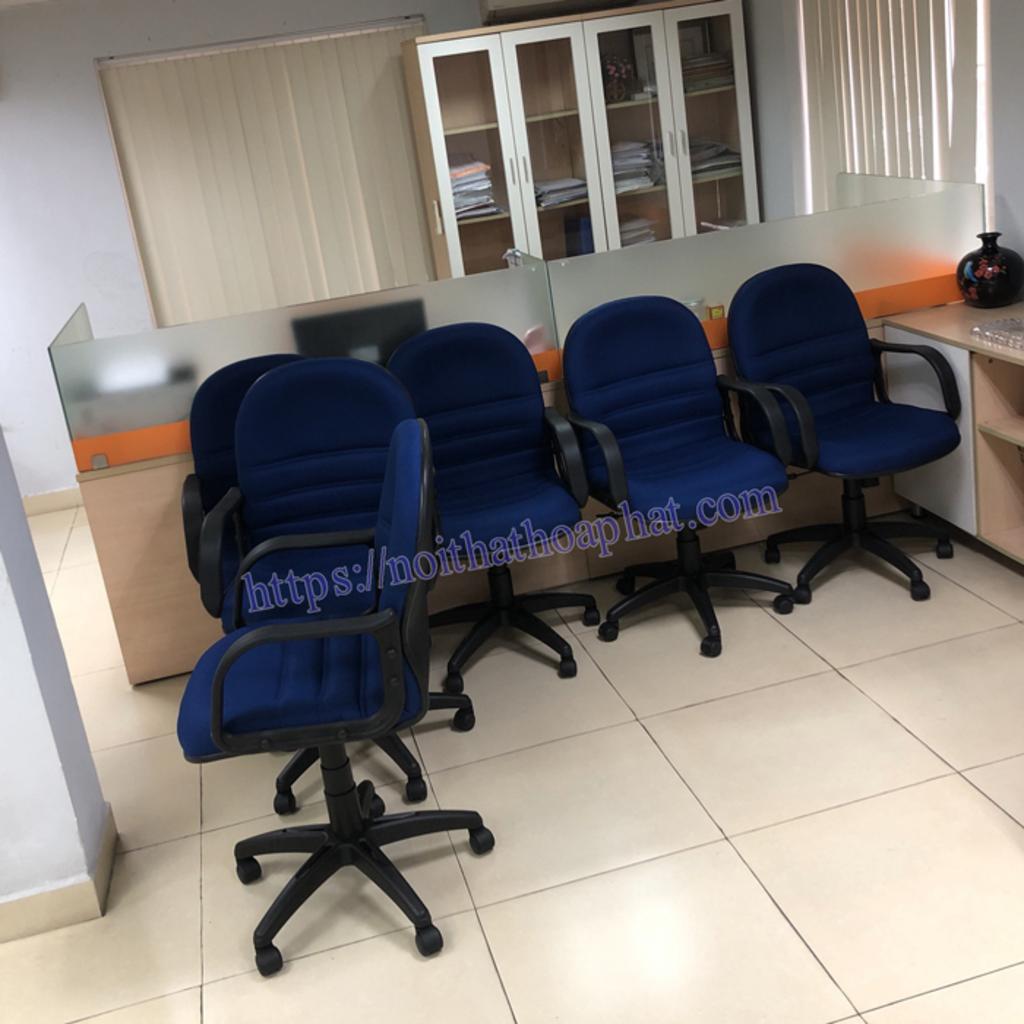 Thiết kế lưng trung ôm sát lưng