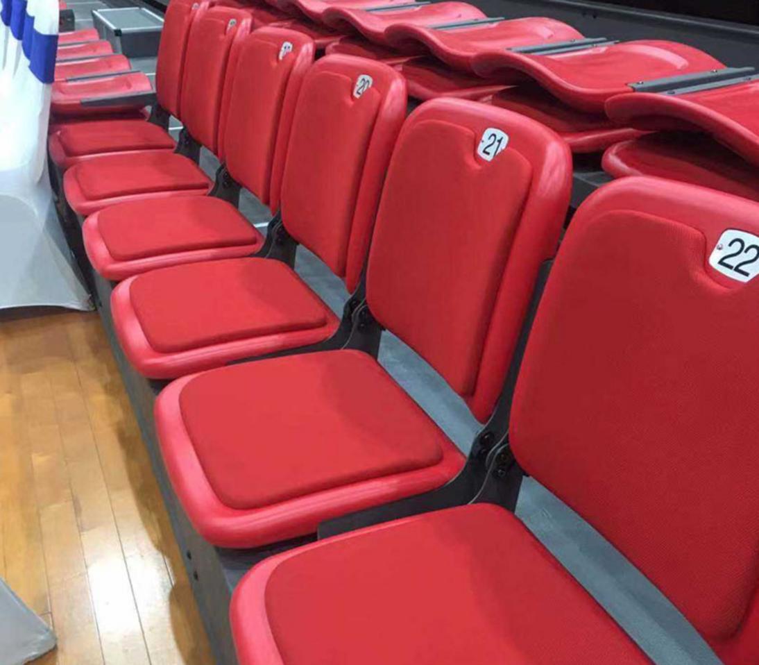 Ghế nhựa HDPE cao cấp hoặc đệm mút bọc vải thoáng mát