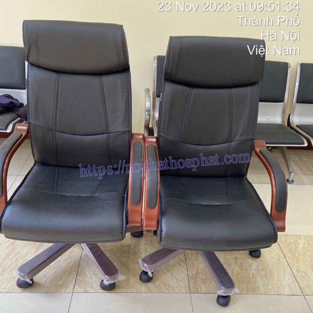 Thiết kế tay và chân gỗ sơn PU bóng sang trọng