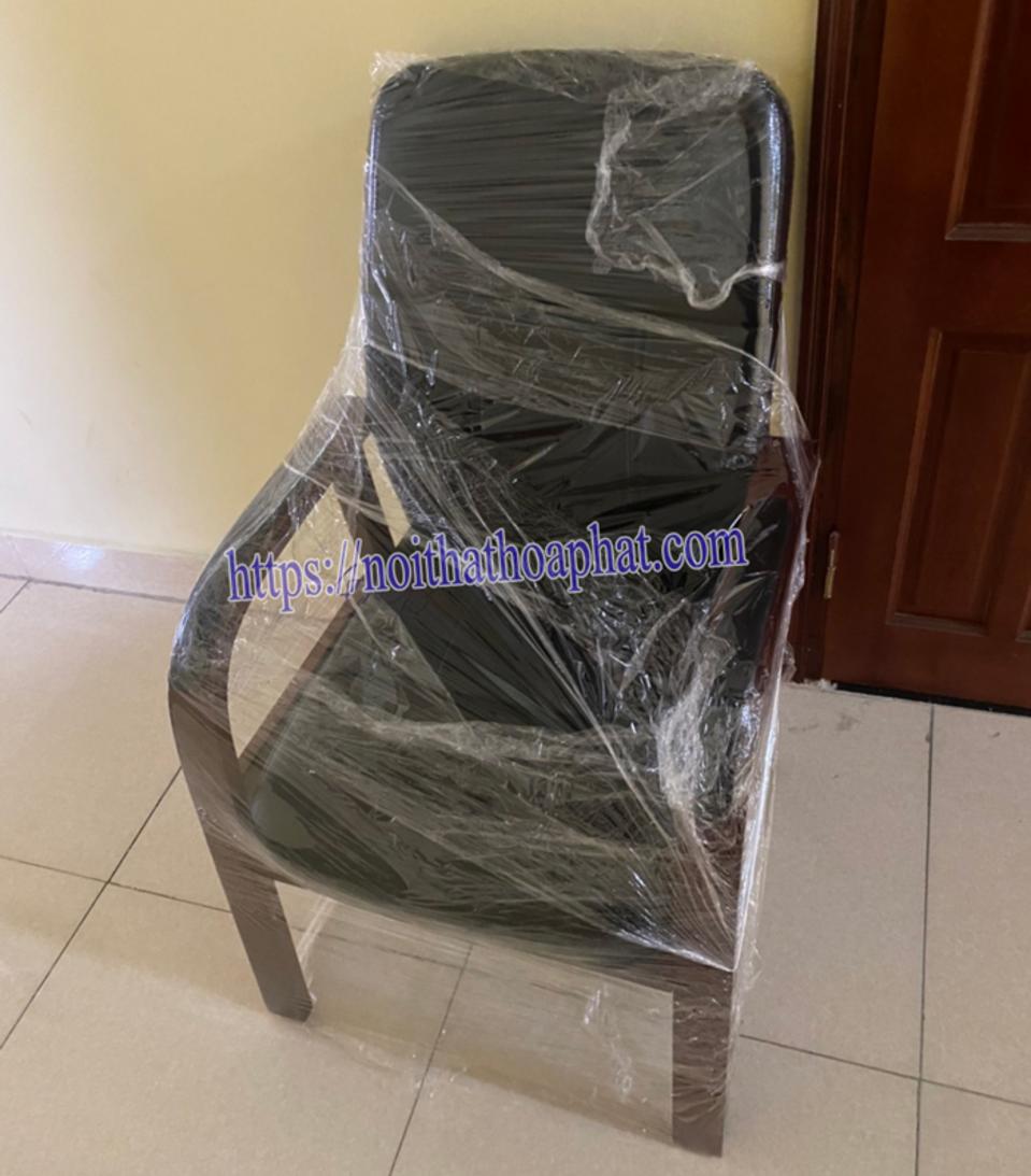 Thiết kế lưng trung sang trọng và công thái học