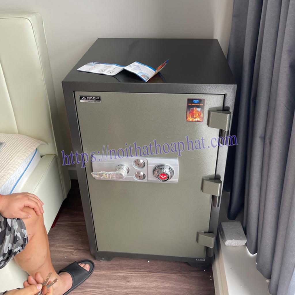 Két sắt dạng mở thể hiện cấu tạo bên trong và khóa cơ chống phá