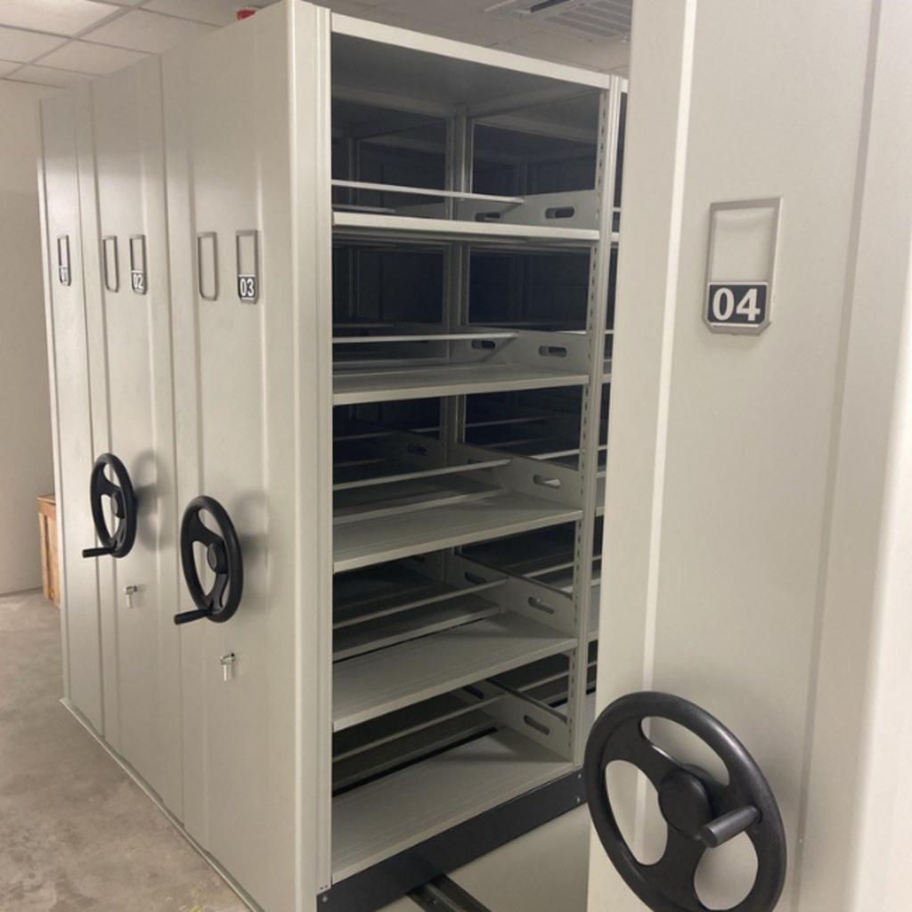 Tủ hồ sơ di động MCF1L trong không gian văn phòng hiện đại