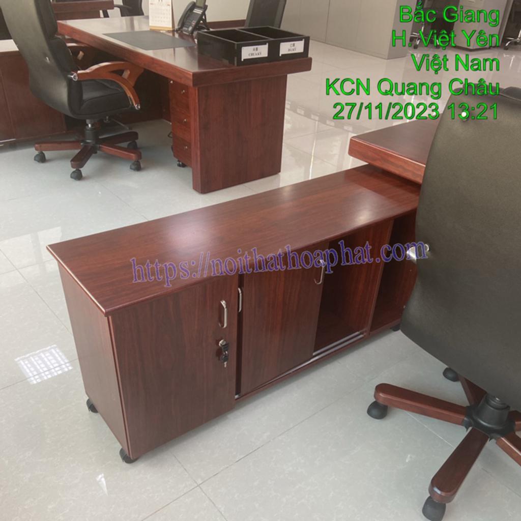 Tủ phụ TP05 với các khoang mở bánh xe di động màu nâu trắng nhà