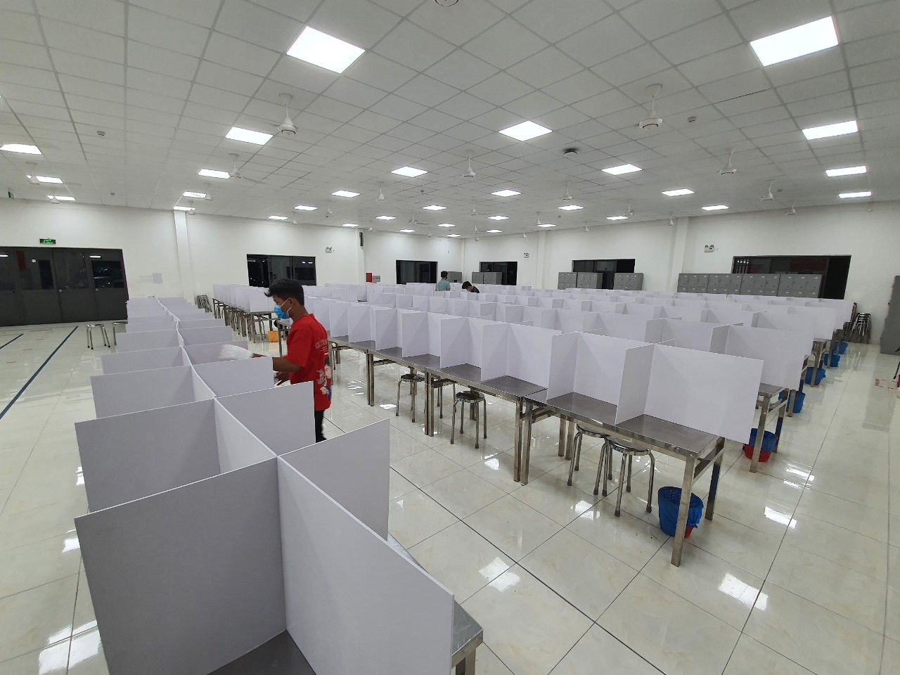 Vách ngăn bàn ăn nhựa PVC