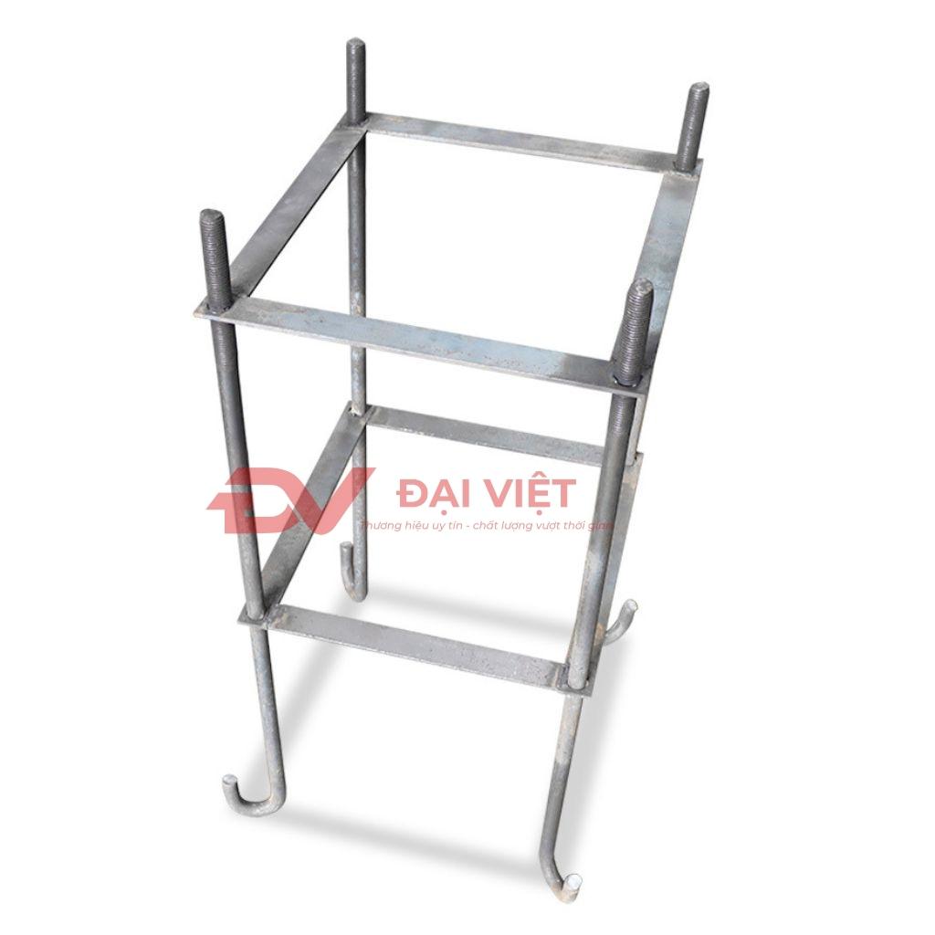 kiềng chân bằng sắt của cột cờ inox