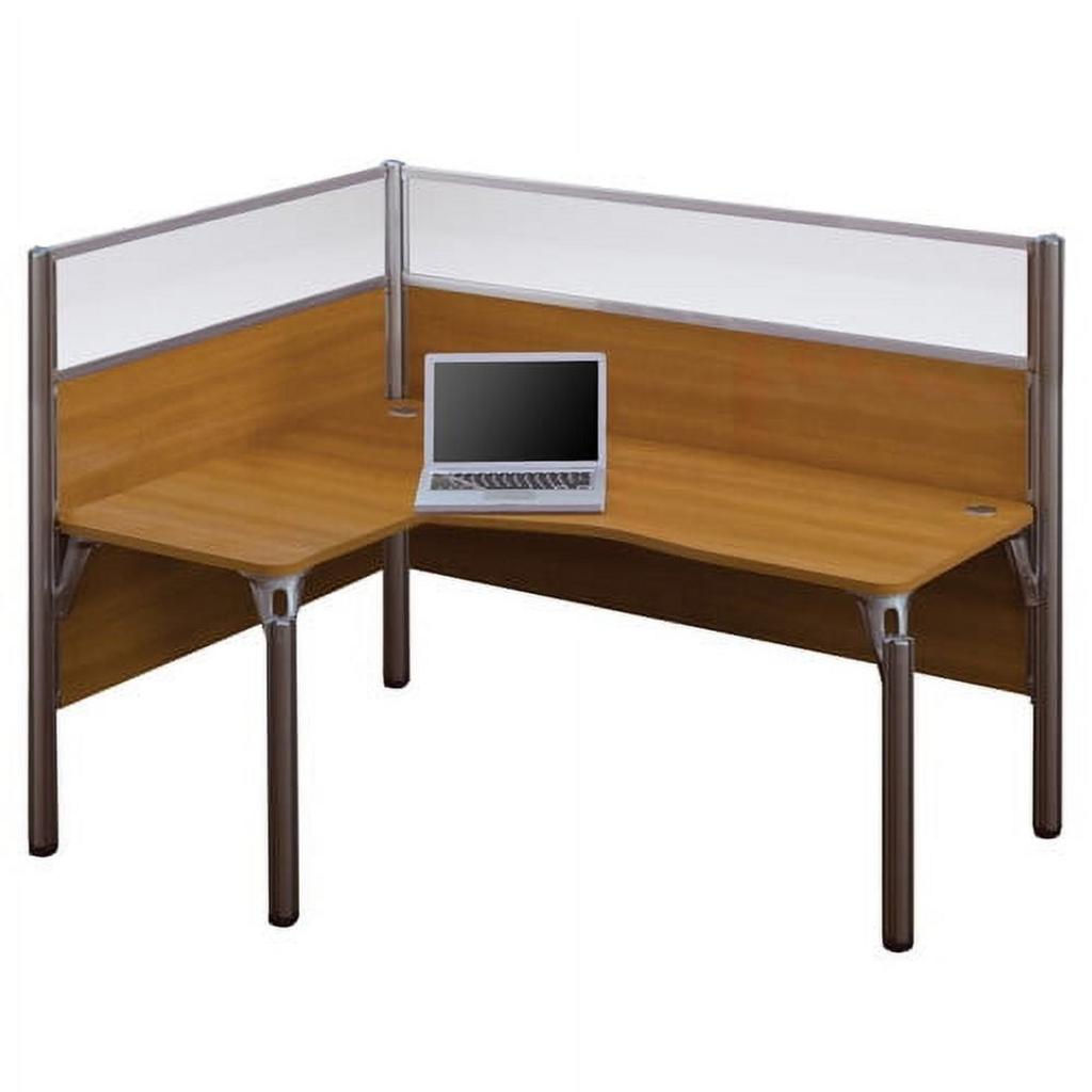 Bàn dễ dàng kết hợp với nhiều loại ghế và phụ kiện đi kèm