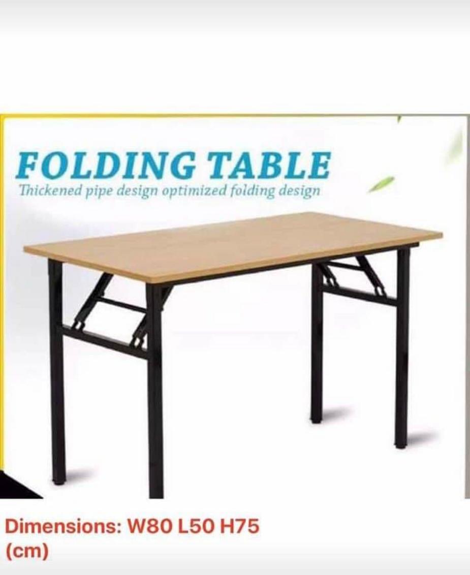 ban gap hien ai trong van phong nho chan sat en mat ban go melamine 1