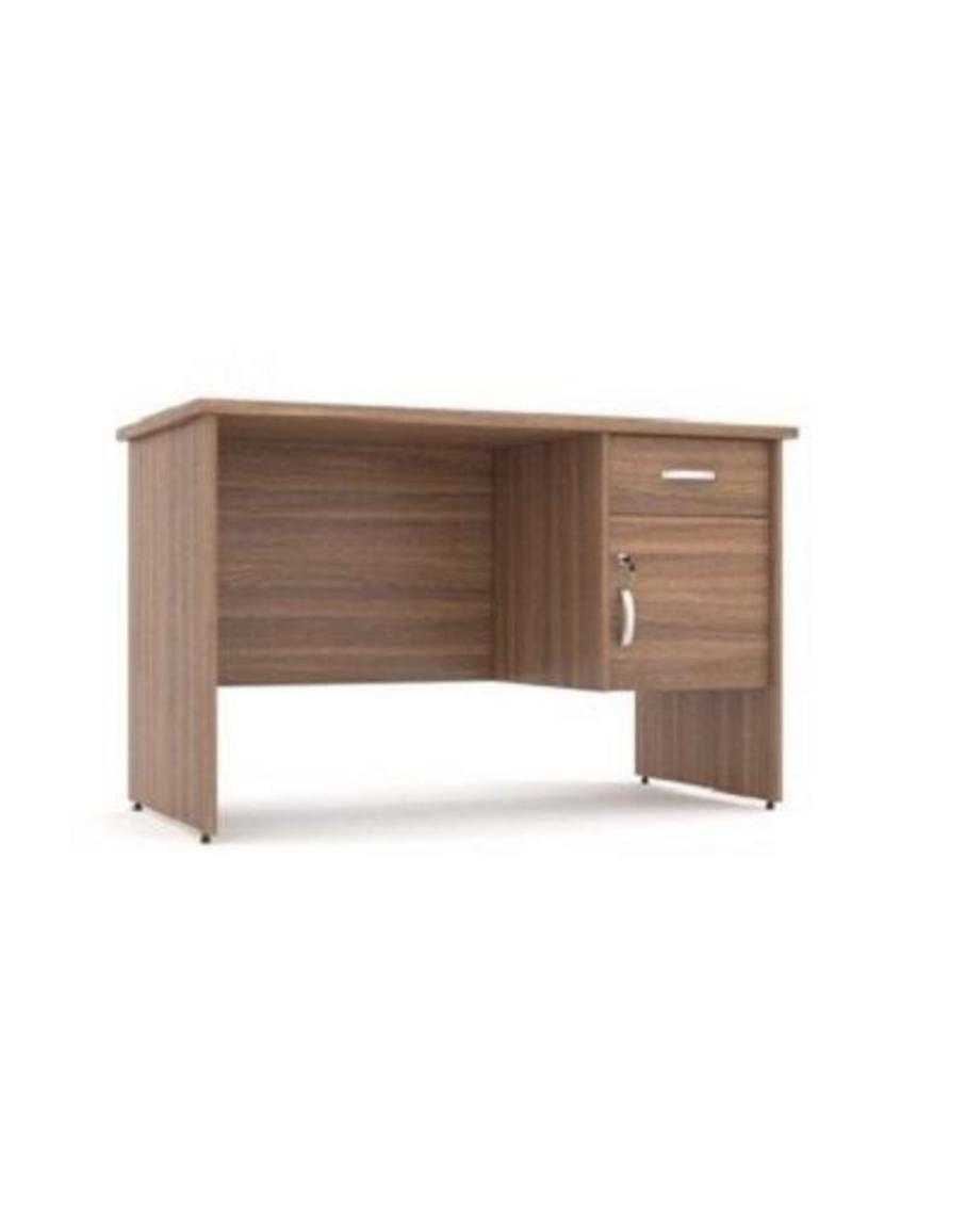 Bàn phù hợp cho cả môi trường văn phòng chuyên nghiệp và làm việc tại nhà hiện đại.