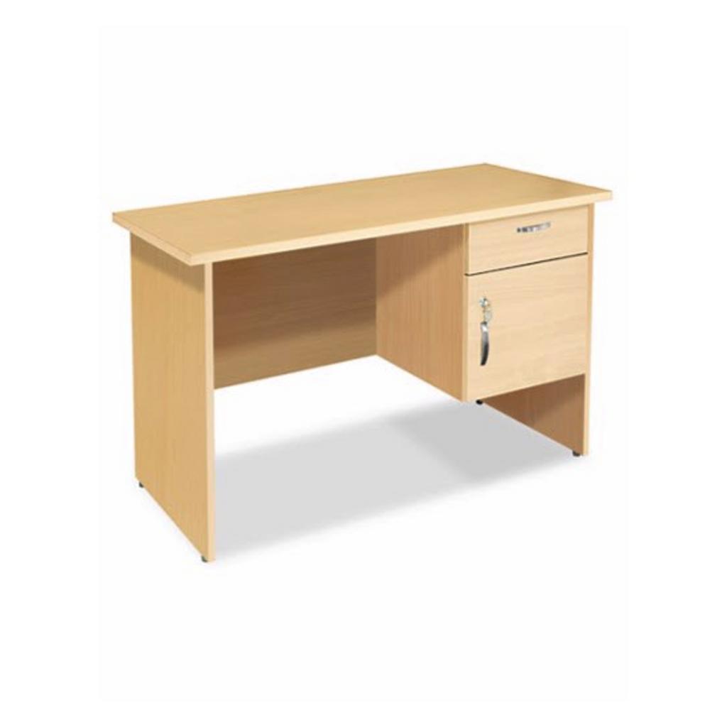 Mặt bàn chống thấm chống trầy dễ vệ sinh, chân bàn chắc chắn không cong vênh, bền với khí hậu nóng ẩm.