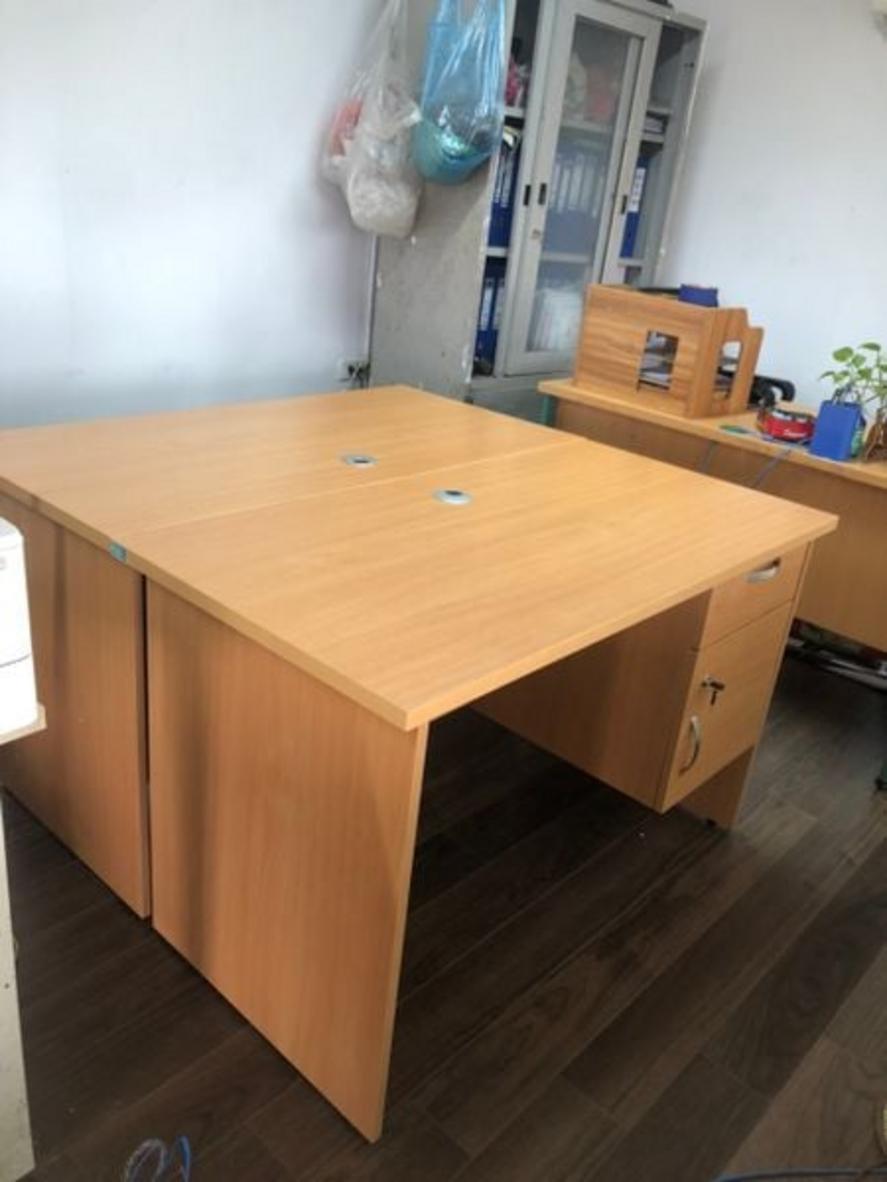 Màu sắc đa dạng phù hợp nhiều phong cách nội thất, tạo cảm giác tinh tế, chuyên nghiệp cho không gian làm việc