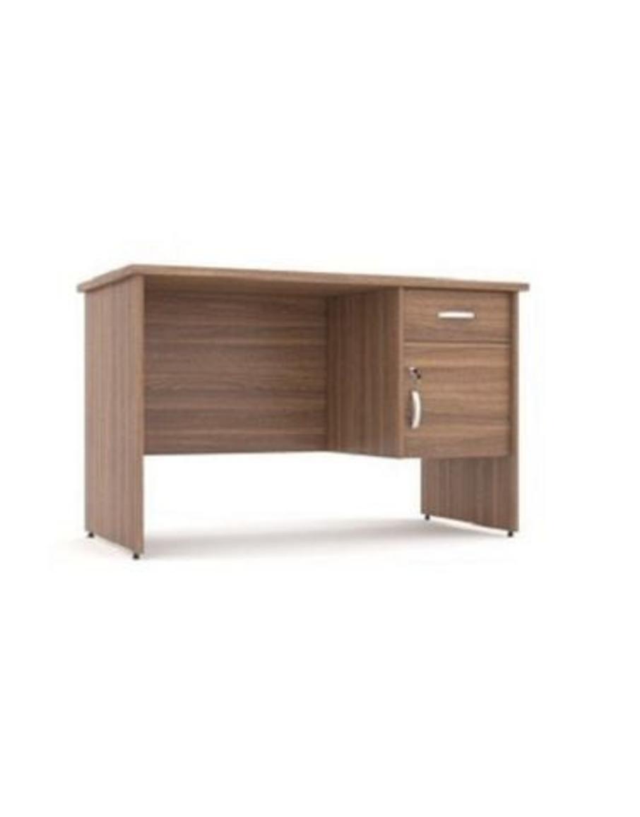 Thiết kế rộng rãi giúp bạn dễ dàng sắp xếp đồ dùng, tạo không gian làm việc gọn gàng và chuyên nghiệp