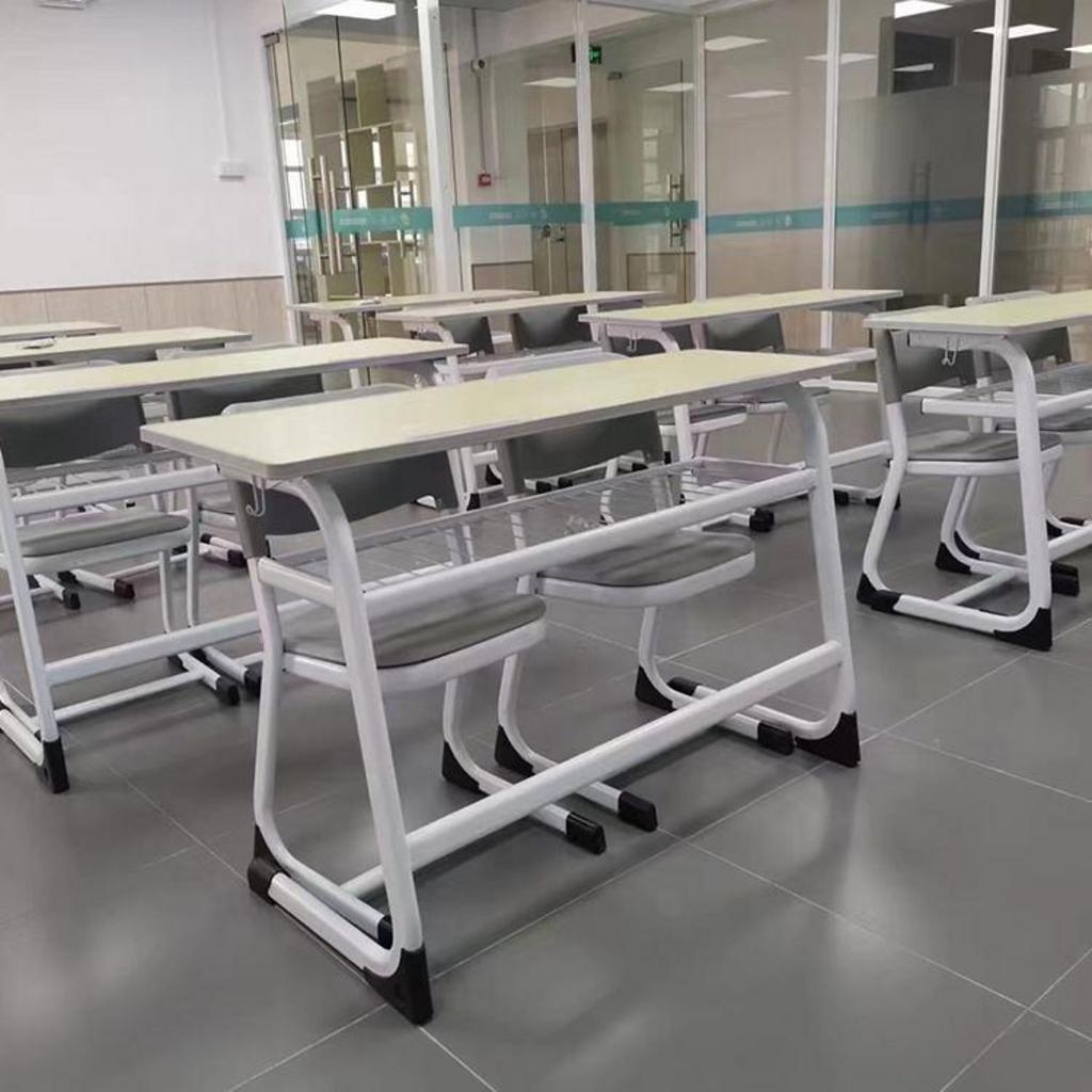 Vệ sinh và bảo dưỡng bàn học sinh BHS06B thường xuyên giúp kéo dài tuổi thọ sản phẩm