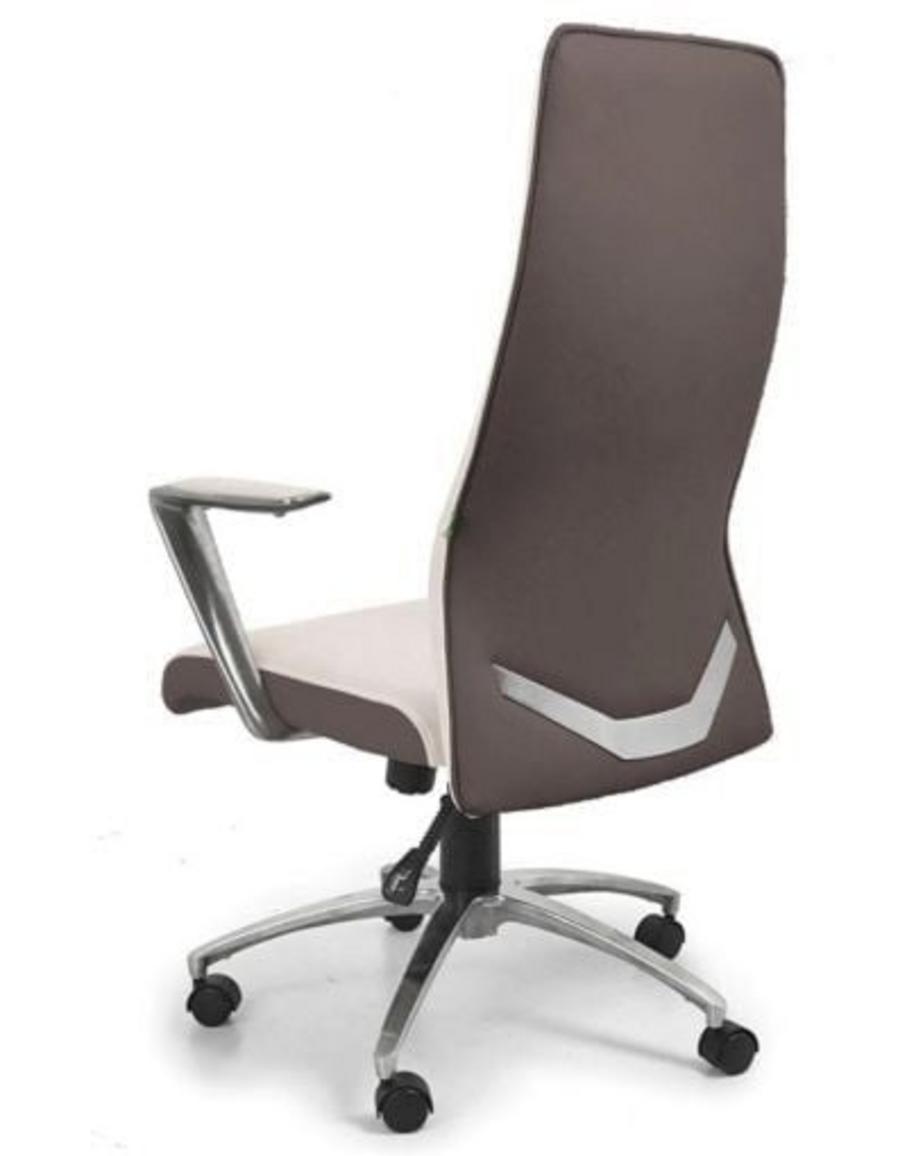 Chân ghế hợp kim S10 bền chắc với thiết kế chân sao hiện đại, tăng sự ổn định.