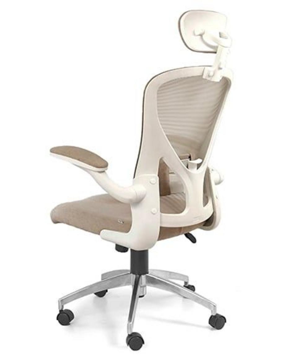 Cơ chế điều chỉnh ngả ghế và tay gập linh hoạt, thuận tiện.