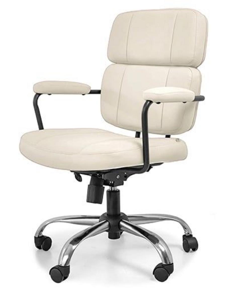 Da công nghiệp cao cấp tạo nên vẻ sang trọng và độ bền cho Ghế xoay GX2413-M