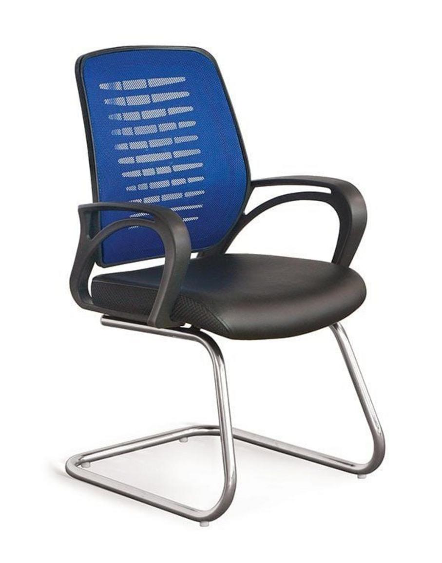 Đệm mút bọc da công nghiệp giúp ngồi êm ái và sang trọng.