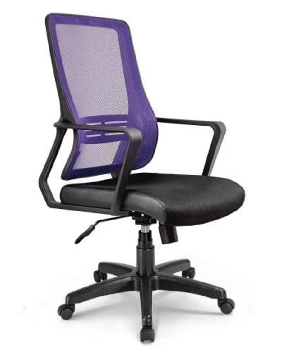 Đệm mút bọc lưới và da PVC giúp ghế luôn thoáng khí và êm ái.