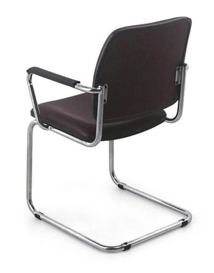 Thiết kế thanh lịch của Ghế quỳ GQ231-M tạo điểm nhấn chuyên nghiệp cho phòng họp