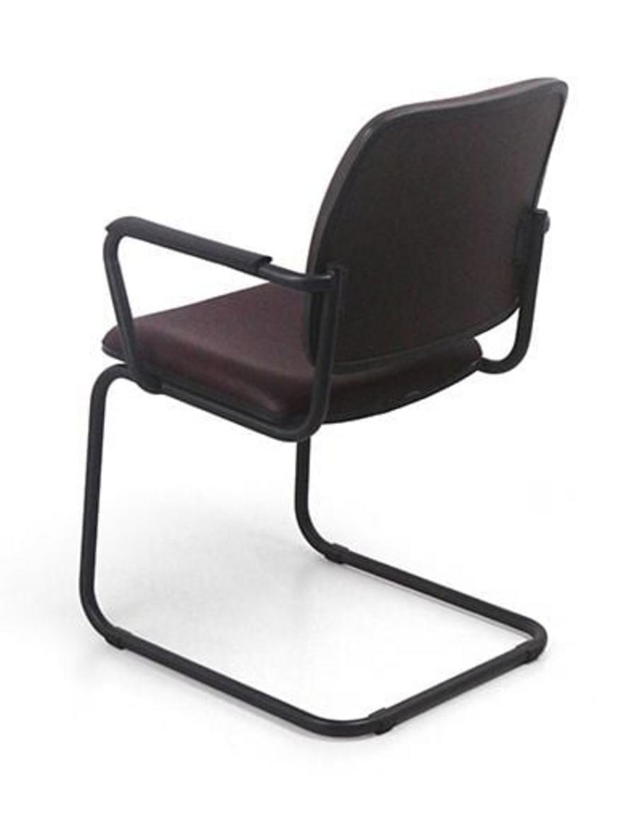 Ghế quỳ GQ231-S với thiết kế thanh lịch, hoàn hảo cho phòng họp hiện đại.