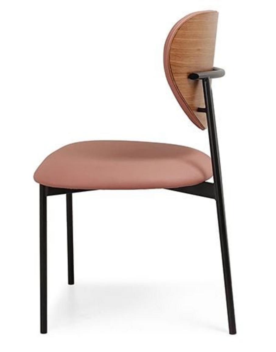 Ghế tựa GT2411 tôn vinh vẻ đẹp sang trọng, bền bỉ cho mọi không gian.