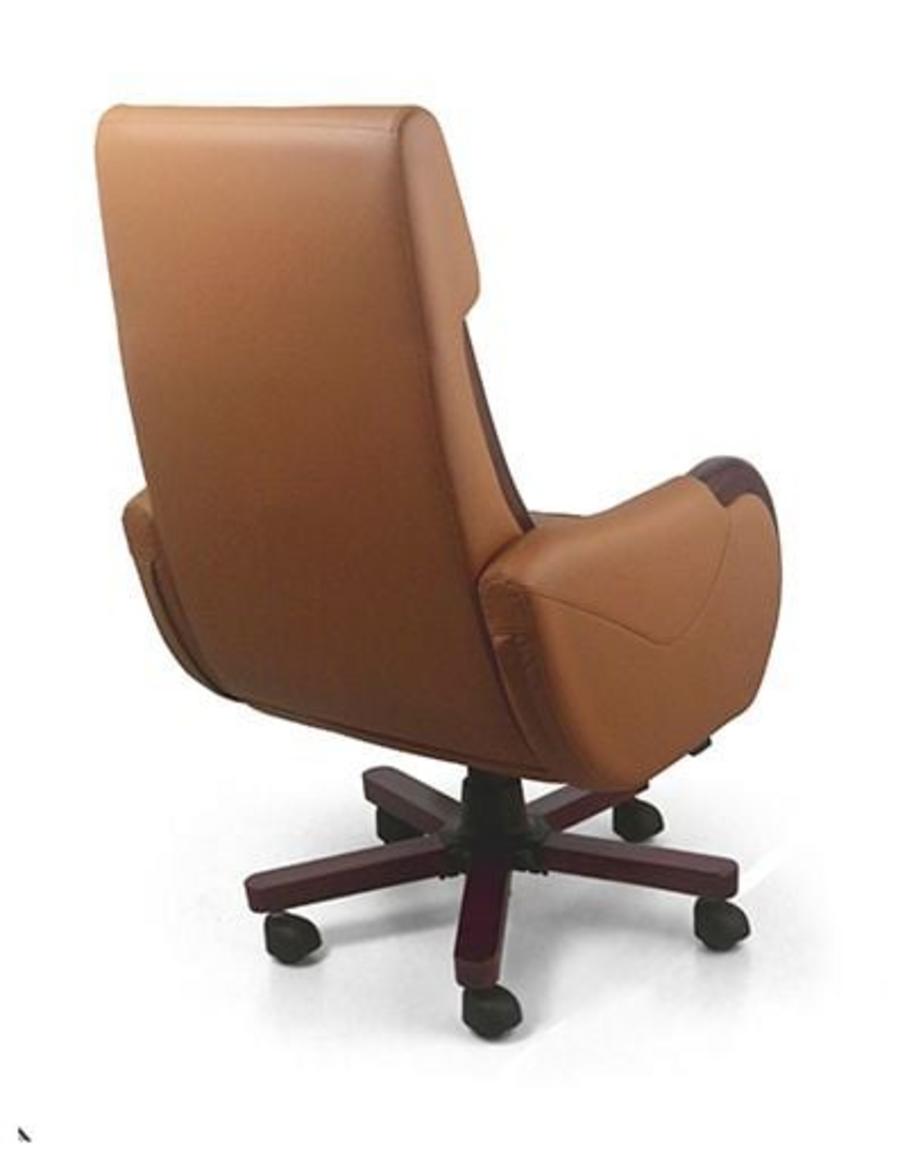 Tay ghế ốp gỗ và da PU tạo điểm nhấn sang trọng.