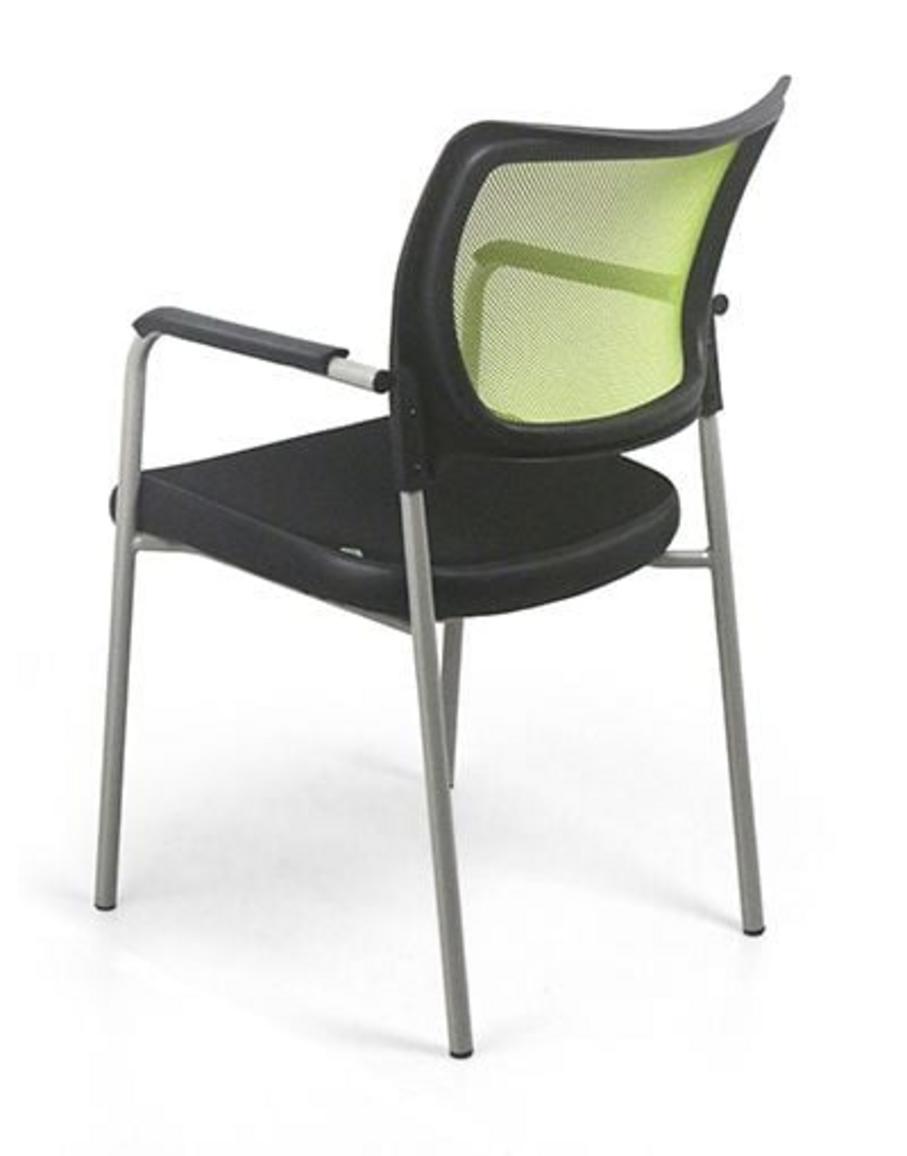 Tay ốp nhựa PP chắc chắn cho cảm giác nâng đỡ thoải mái.