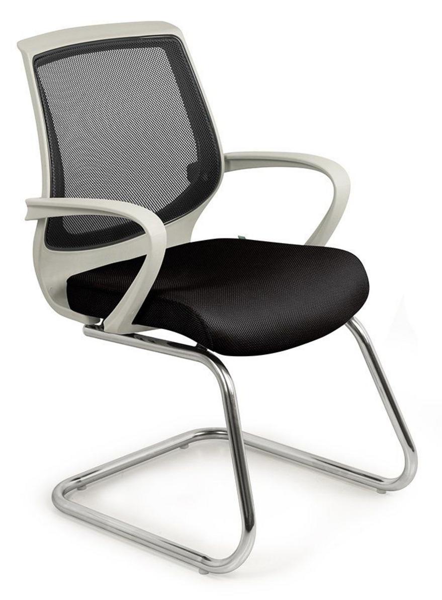 Tay vịn liền khung lưng, chắc chắn và đồng bộ.