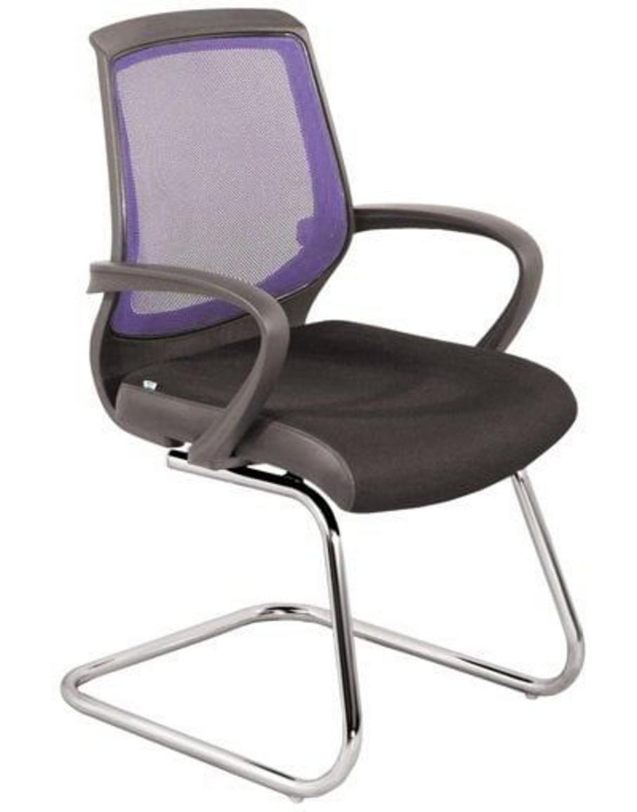 Tay vịn nhựa cứng kết nối liền khung lưng ghế.