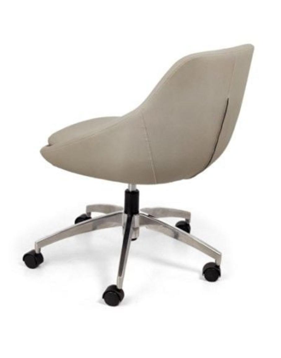 Thiết kế da PU chống trầy xước và chân hợp kim S5 bền chắc.