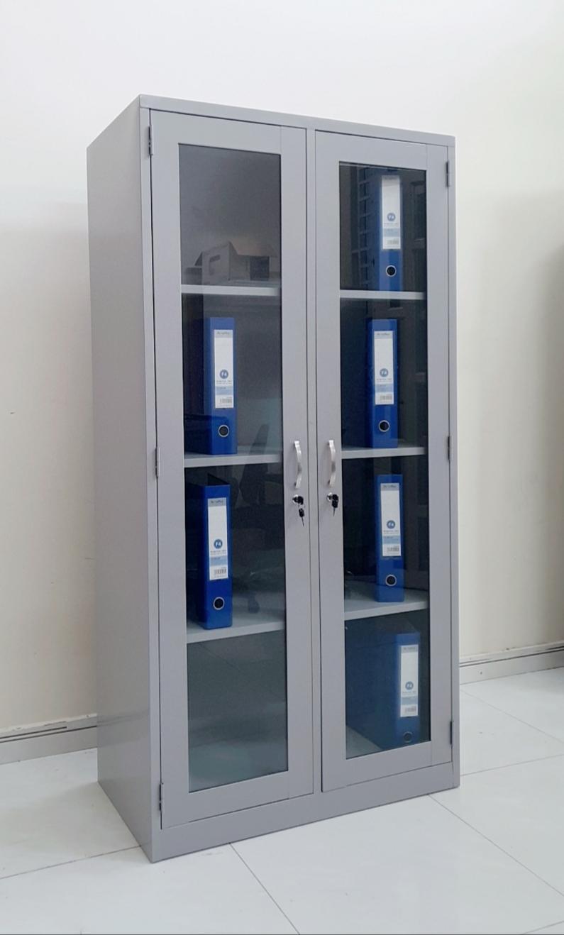 Chân cao su chống trượt giữ tủ ổn định, tránh trầy xước sàn nhà.