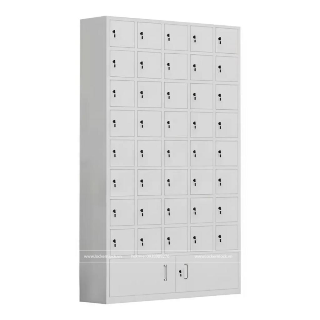 Hình minh họa: khóa locker liền tay nắm và tai móc khóa, bảng tên trên cánh.