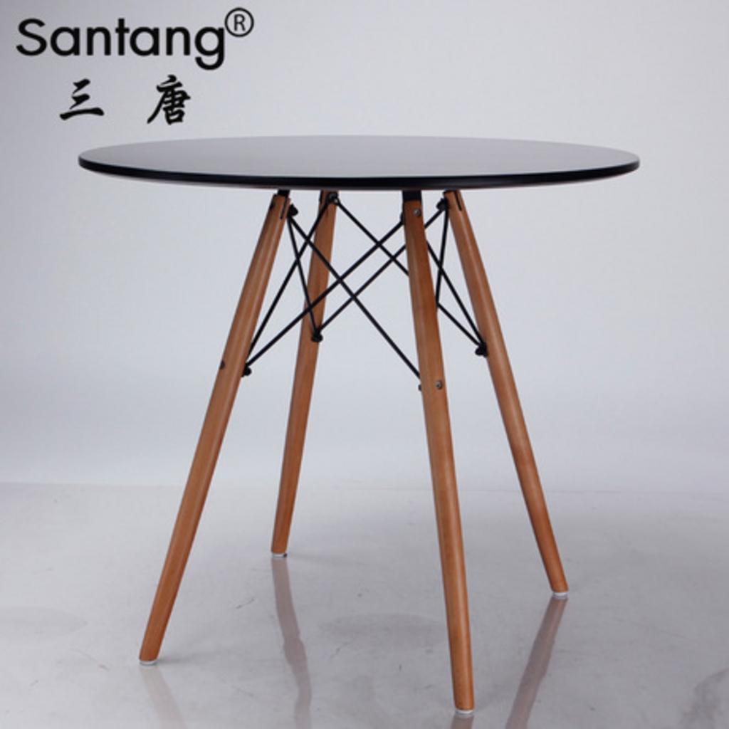 Phòng làm việc hoặc quán cafe nhỏ với Bàn 1542A phong cách Bắc Âu hiện đại.