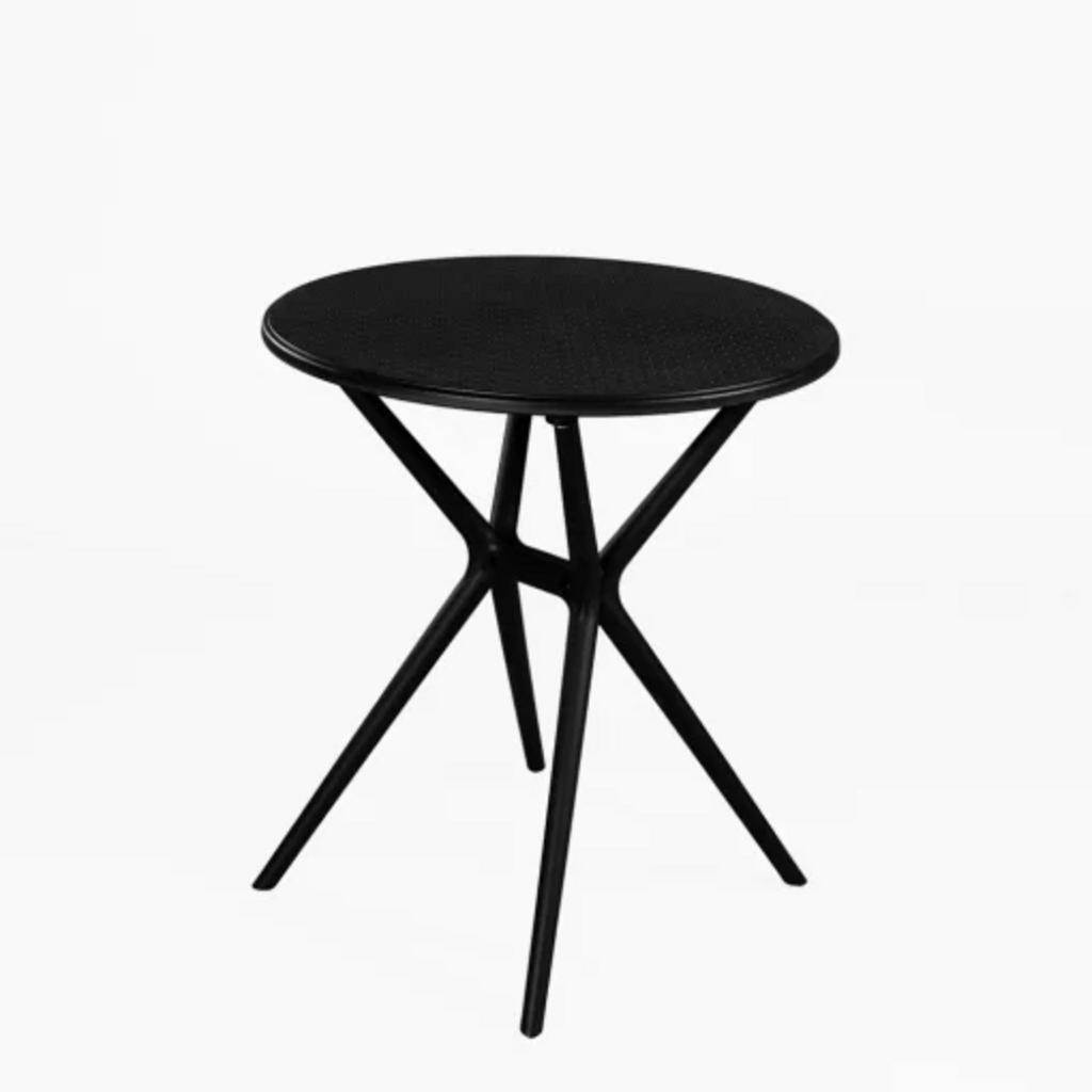 Hình ảnh góc rộng của Bàn 3024 với thiết kế mặt bàn vuông 70cm, chất liệu nhựa PP nguyên chất.