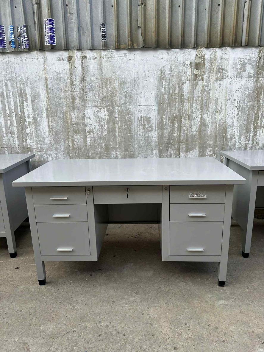 Hình ảnh tổng quan sản phẩm Bàn sắt văn phòng sơn tĩnh điện màu ghi B70x140x7K-CT.