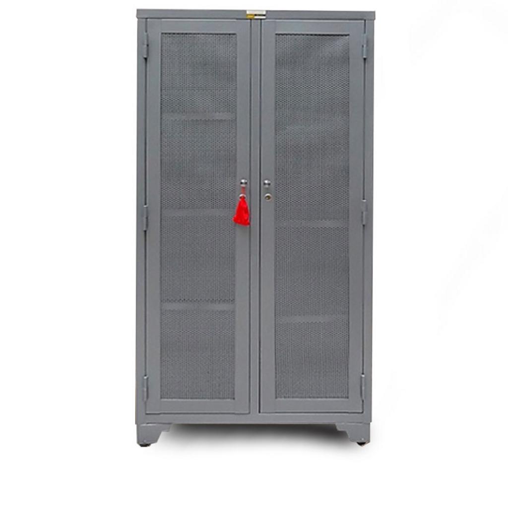 Bánh xe chắc chắn giúp dễ dàng di chuyển tủ mà không làm trầy xước sàn nhà.