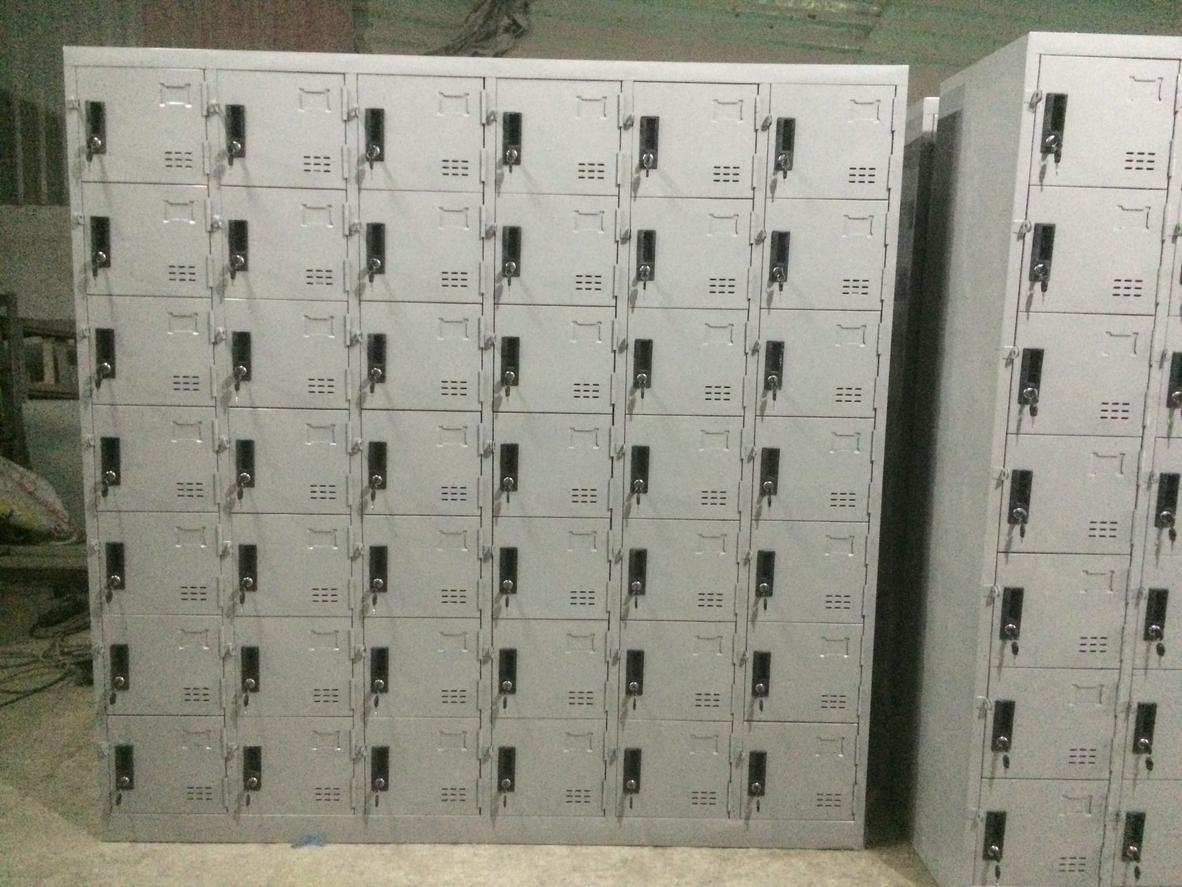 Khóa locker liền và tai khóa móc — linh hoạt cho khóa cá nhân.