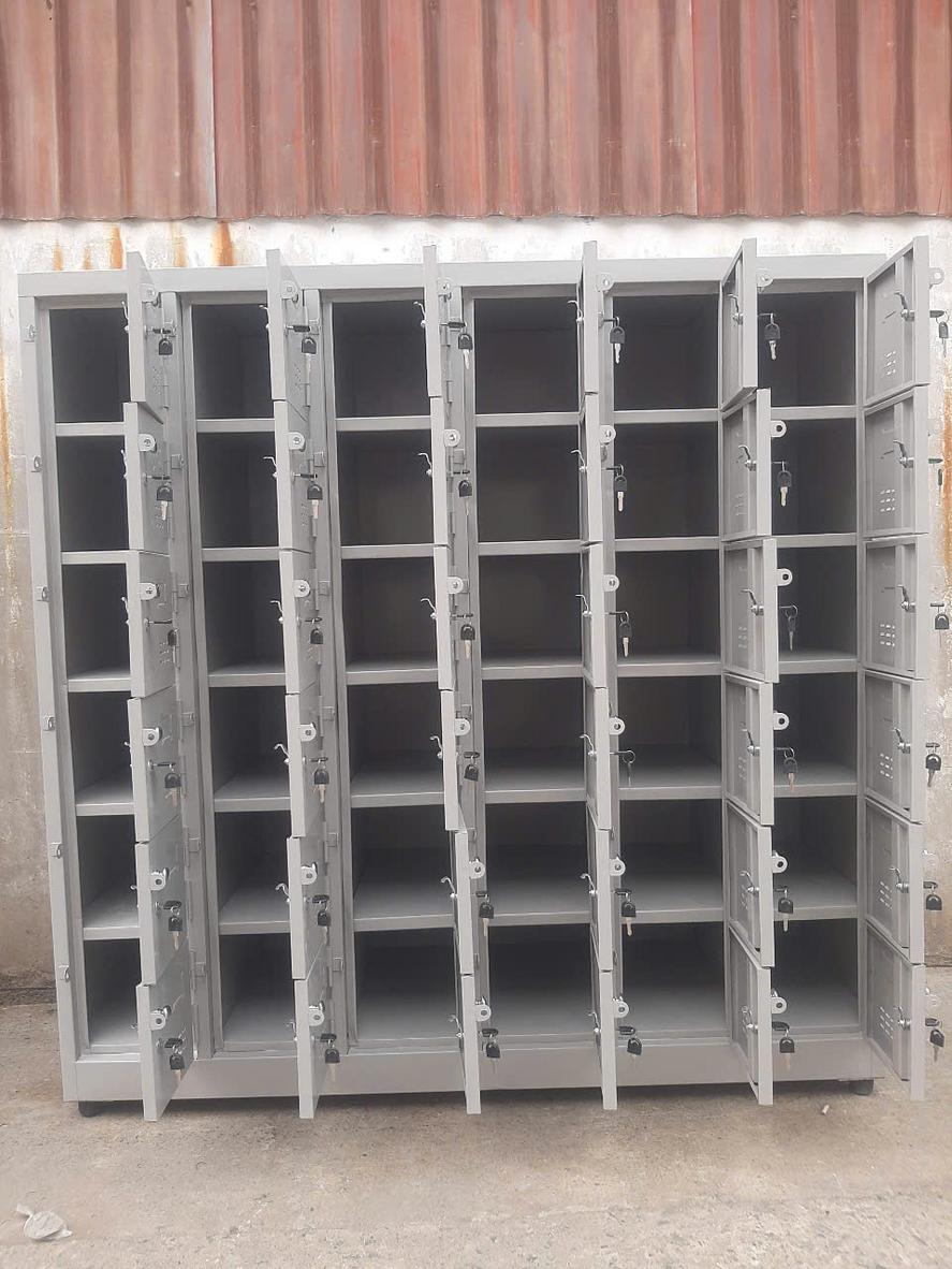 Thép dày và lớp sơn tĩnh điện chống gỉ đảm bảo tuổi thọ lâu dài.