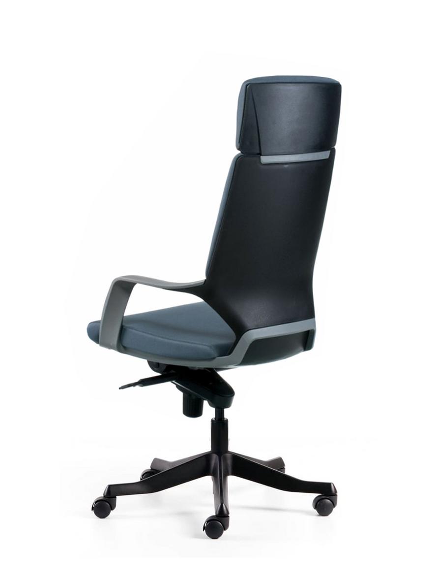 Bộ điều khiển 2 cần — điều chỉnh ngả và độ cao nhanh, thao tác dễ hiểu.