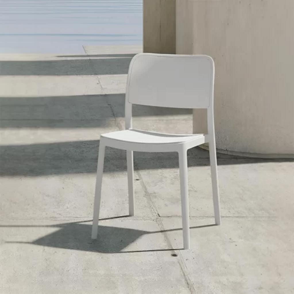 Bọc da cao cấp mềm mại và dễ vệ sinh trên Ghế 3053.