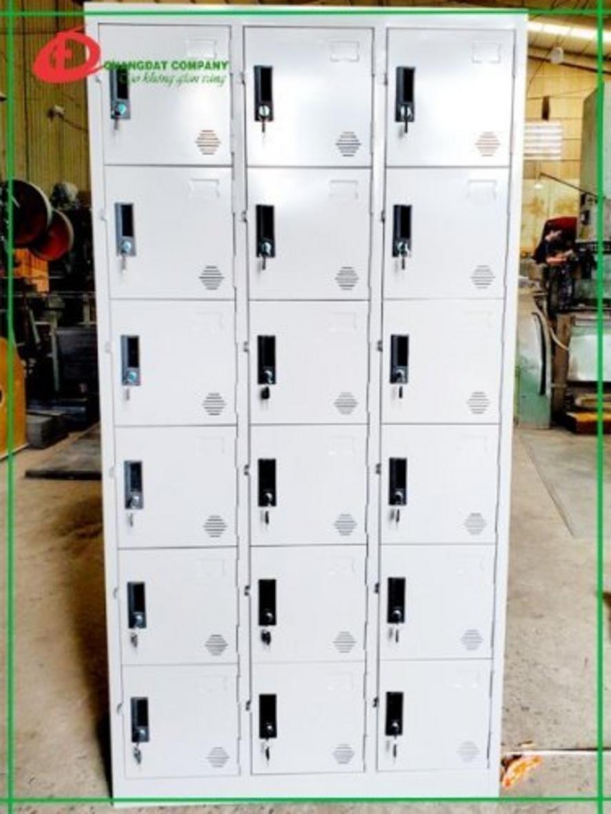 Cánh cửa đục lỗ thông gió giúp chống ẩm mốc hiệu quả cho tủ.