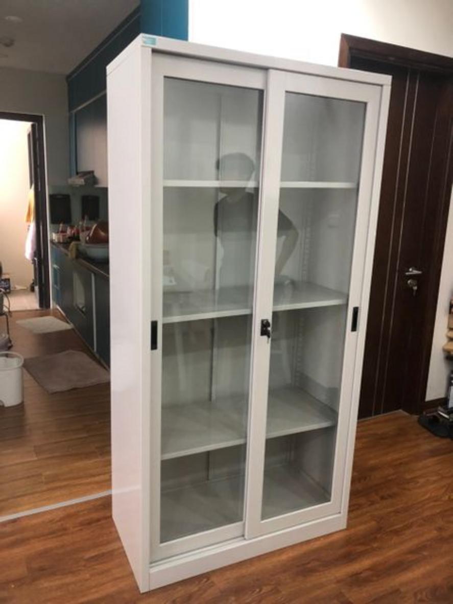 Cánh cửa kính trượt 2 cánh sang trọng và tiện lợi của Tủ Lùa TL05.