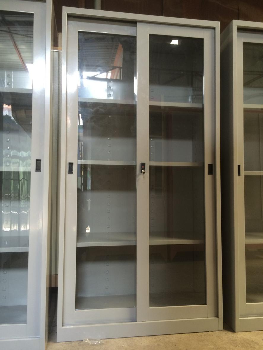 Cánh kính trượt trong suốt giúp tiết kiệm diện tích và dễ dàng quan sát hồ sơ.