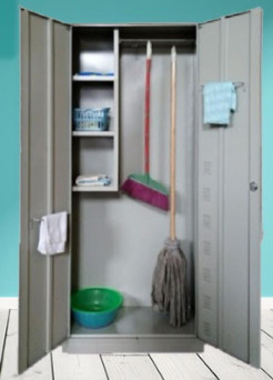 Khoang treo dài giữ dụng cụ thẳng, ngăn nhỏ lưu hóa chất an toàn.