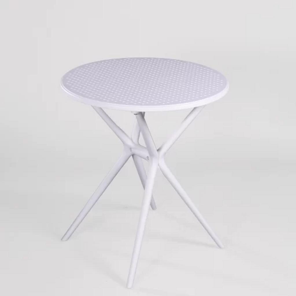 Chân bàn chắc chắn và đa dạng màu sắc phù hợp nhiều phong cách.