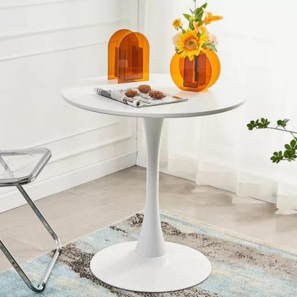 Chân bàn sắt được sơn tĩnh điện chống gỉ, bền bỉ với thời gian.