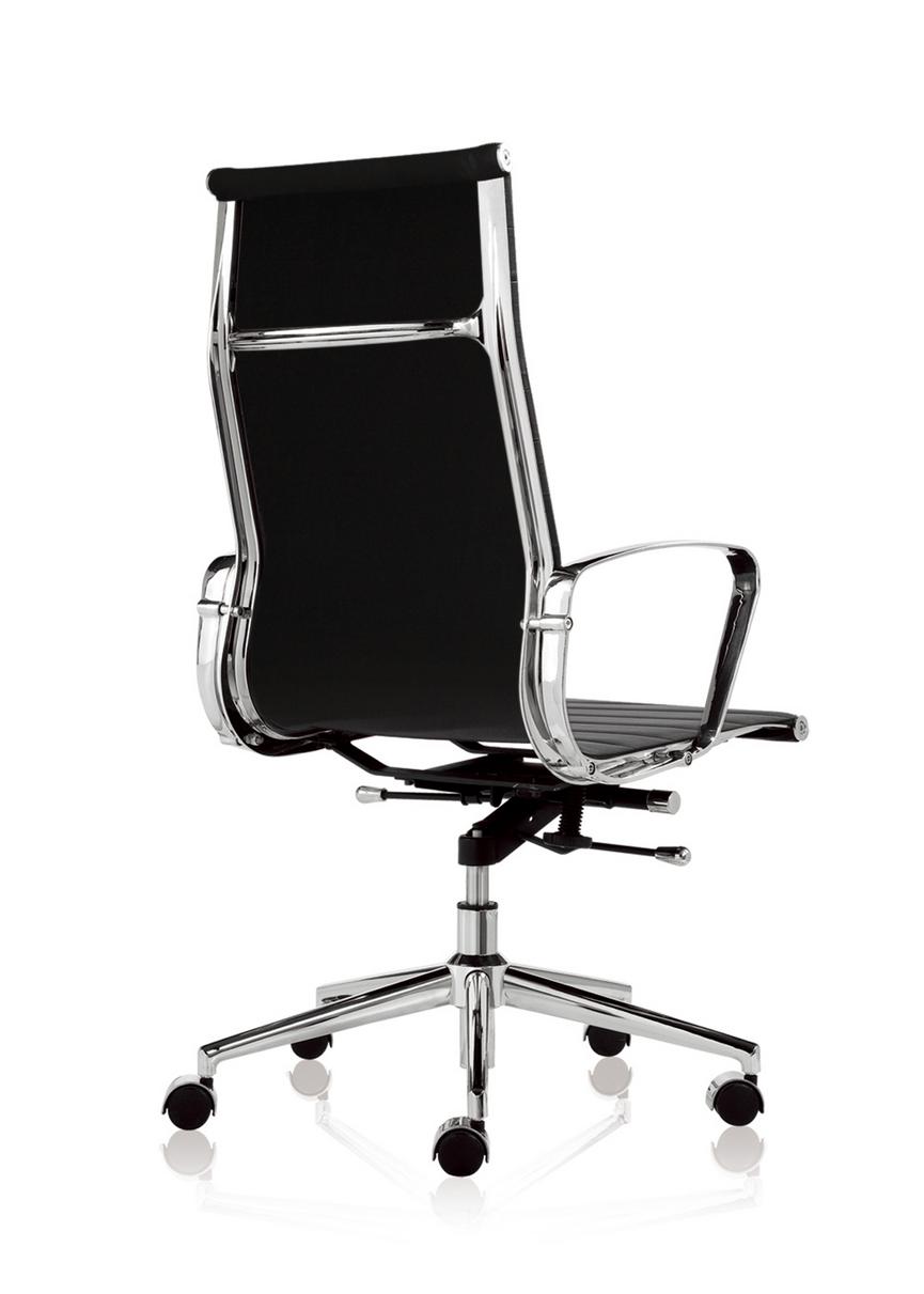 Bánh xe êm, di chuyển linh hoạt mà không làm trầy sàn.