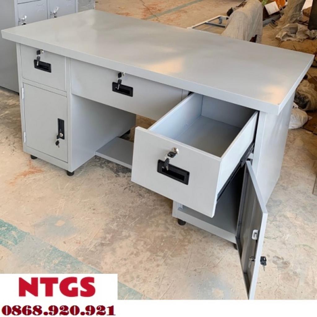 Hình ảnh chân cao su chống rung giúp bàn đứng vững chắc và ổn định.