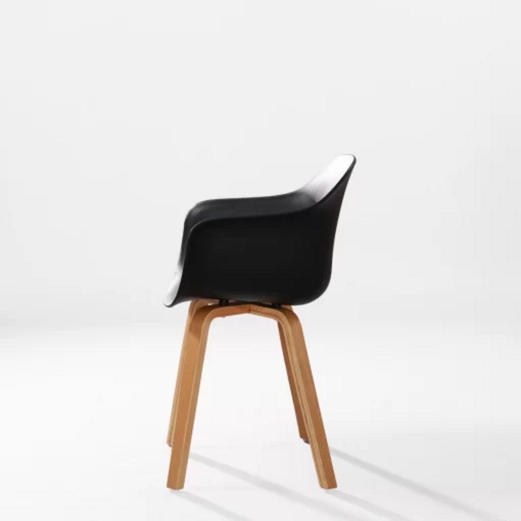 Chân gỗ plywood chống mối mọt giúp Ghế 3048 chắc chắn và sang trọng.