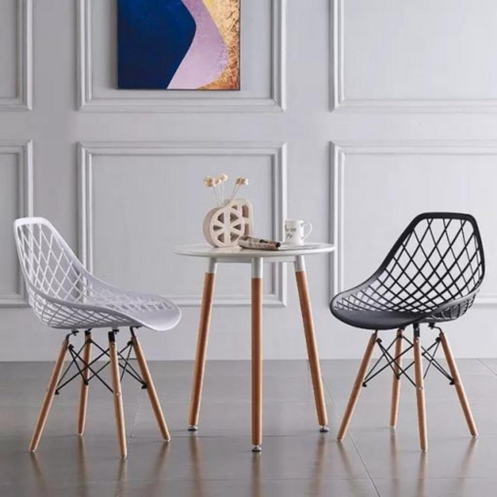 Chân ghế gỗ sồi tự nhiên chắc chắn và sang trọng.