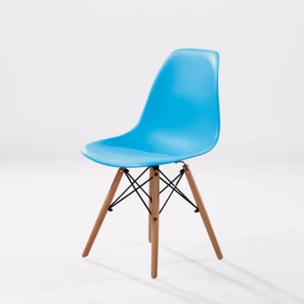 Chân gỗ sồi tự nhiên chắc chắn và đẹp mắt tăng tính sang trọng.